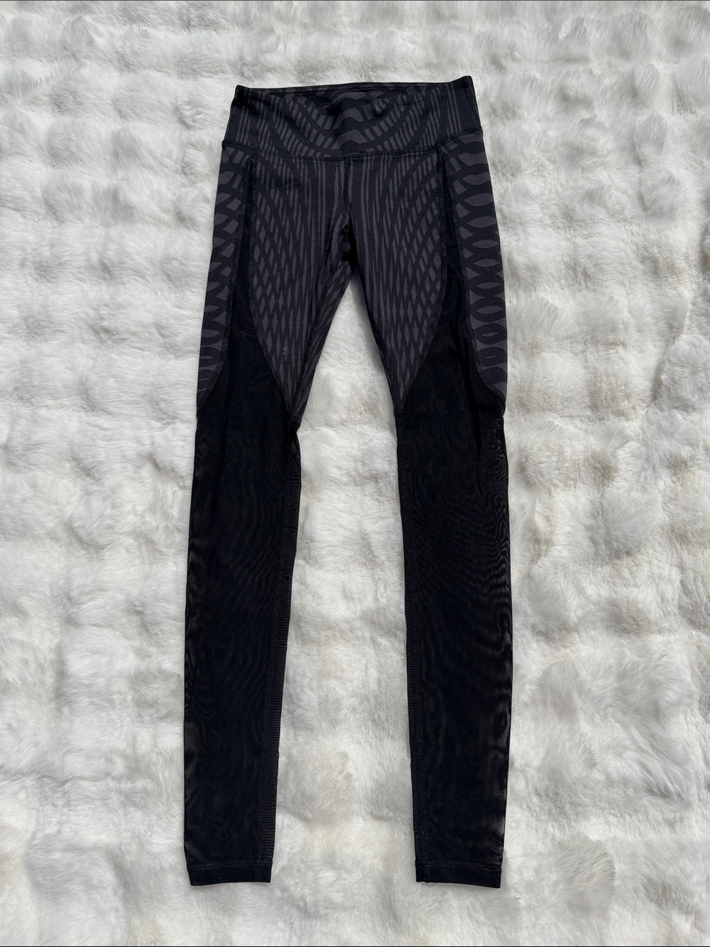 Alo yoga goddess leggings with mesh paneling XS